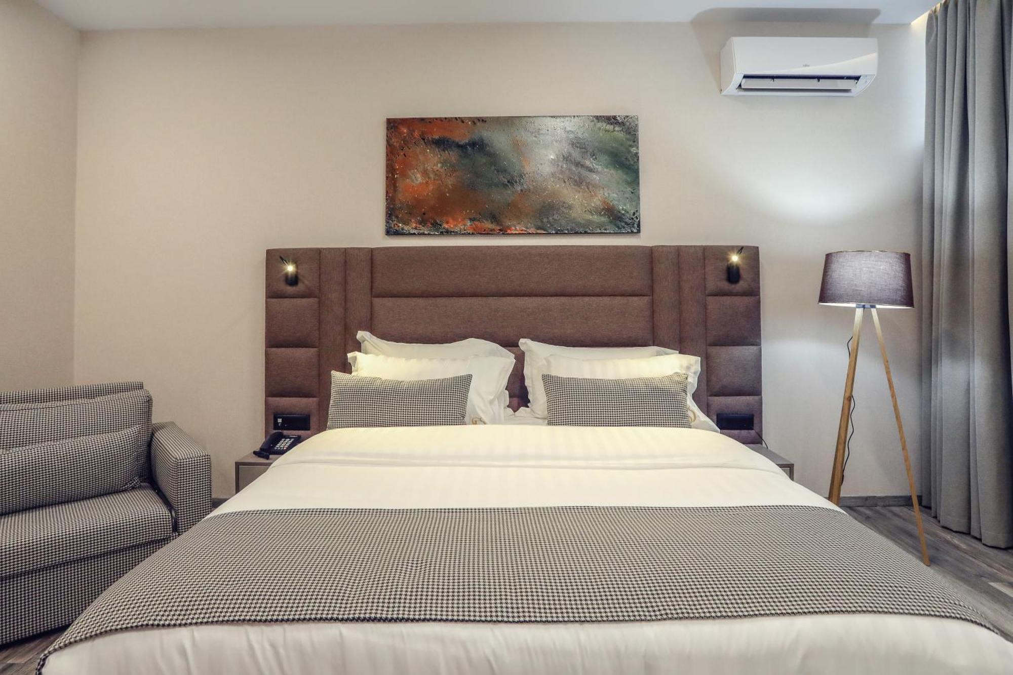 Hotel Dirista Shkodër Esterno foto